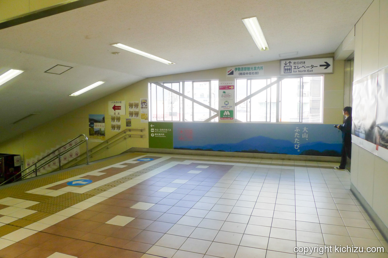 伊勢原駅の階段