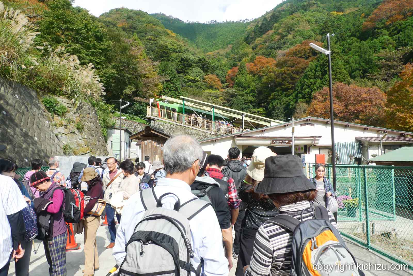 大山ケーブルカー待ち１