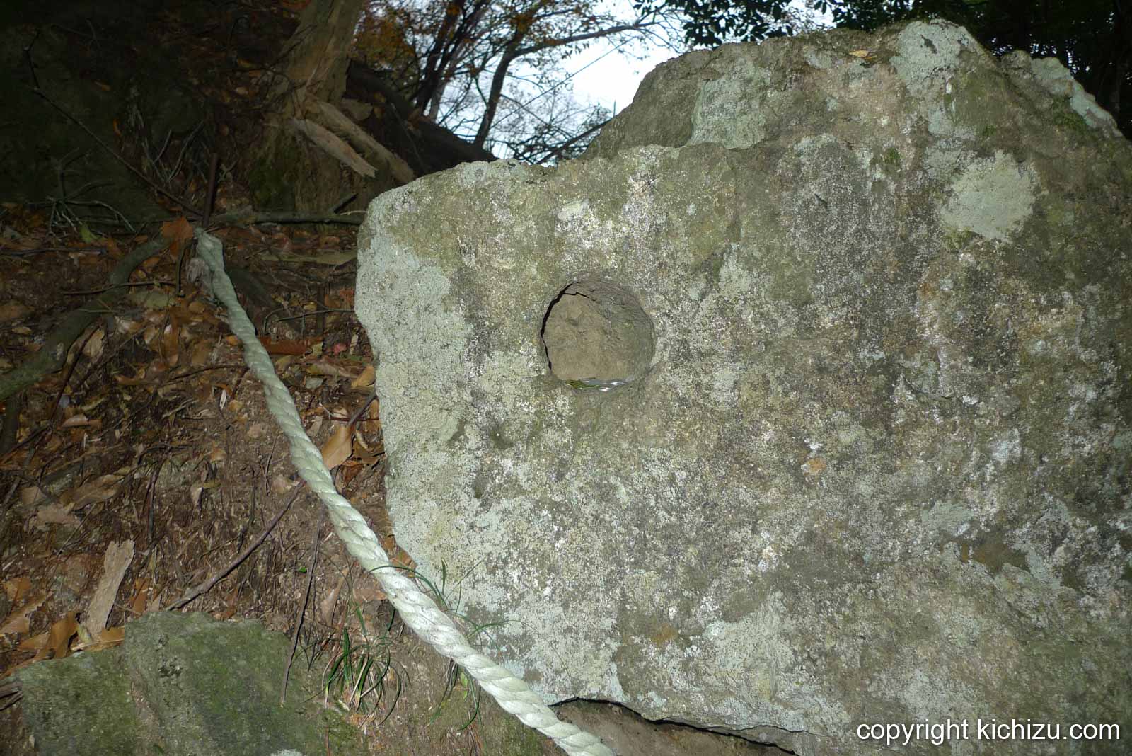 天狗の鼻突き岩